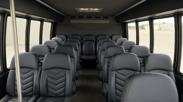 independence 28 passenger minibus